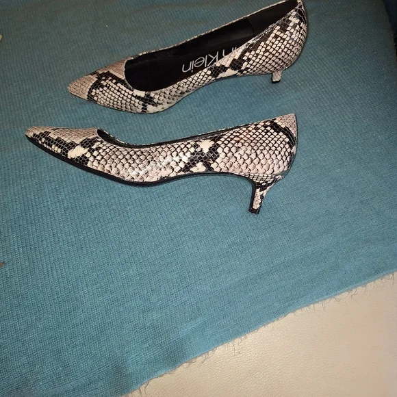 Calvin Klein leather animal print heels NWOT SIZE 8 1/2 - Picture 4 of 5